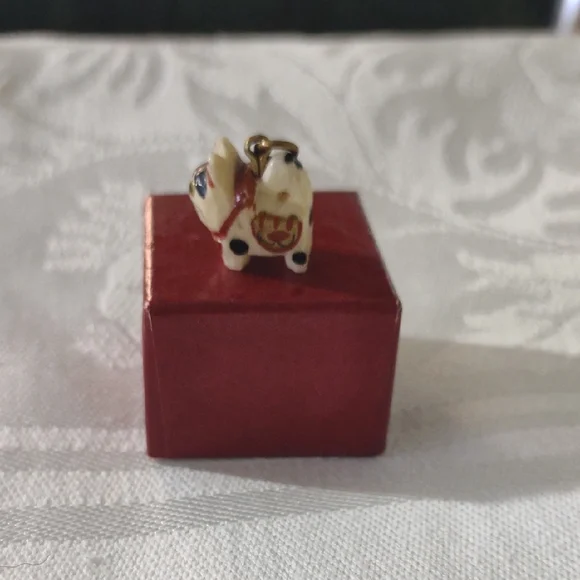Vintage Gold and Red Cat Charm - Picture 4 of 4